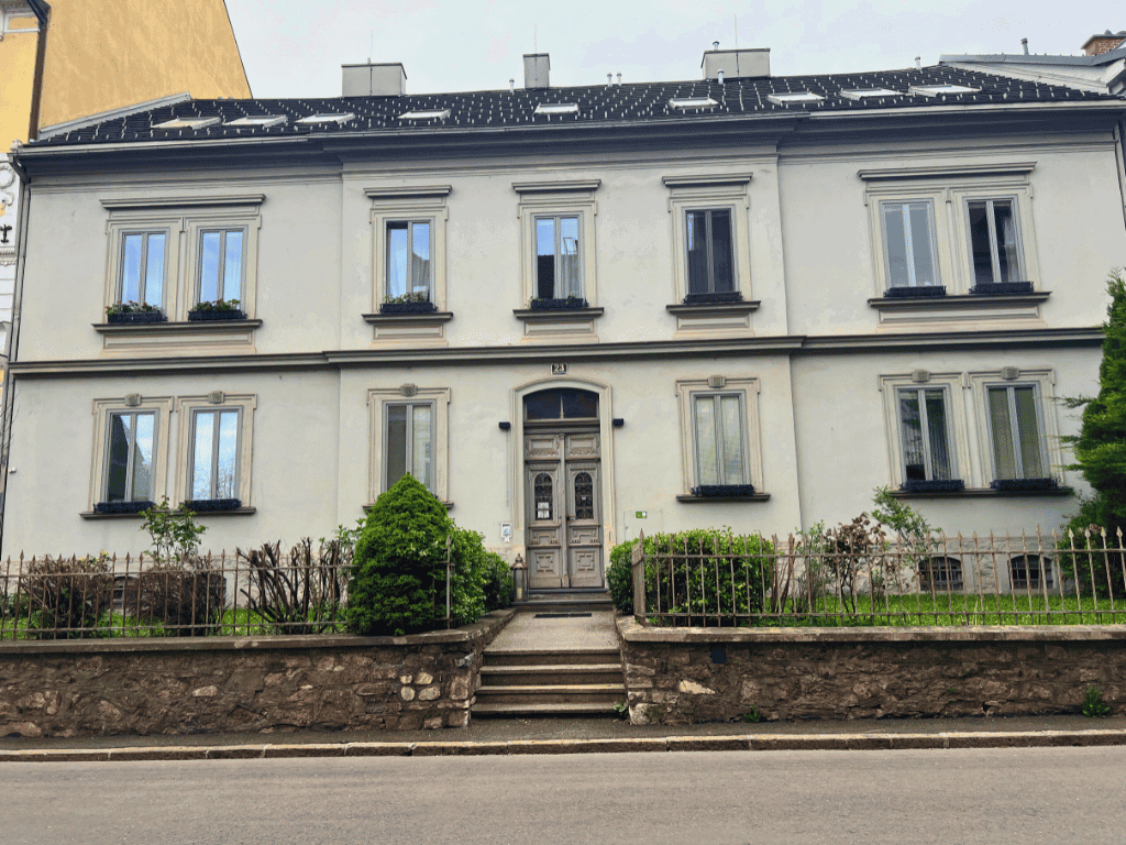 Wochenzimmer-Gebäude im Raum Leoben